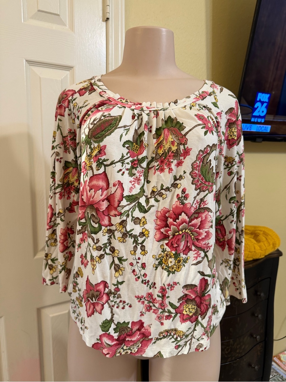 Floral Scoop Neck Women's Top in White and Pink FLAWED